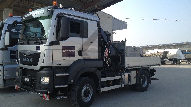 Camion grue CL022