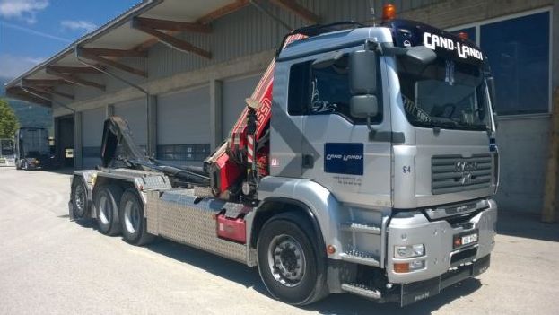 Camion grue CL094