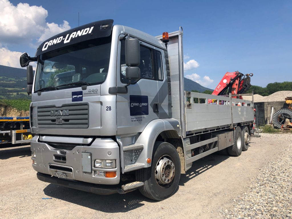 Camion grue CL028